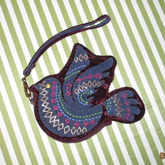 Lucky Brand Dove Wristlet - Picture 1 of 9